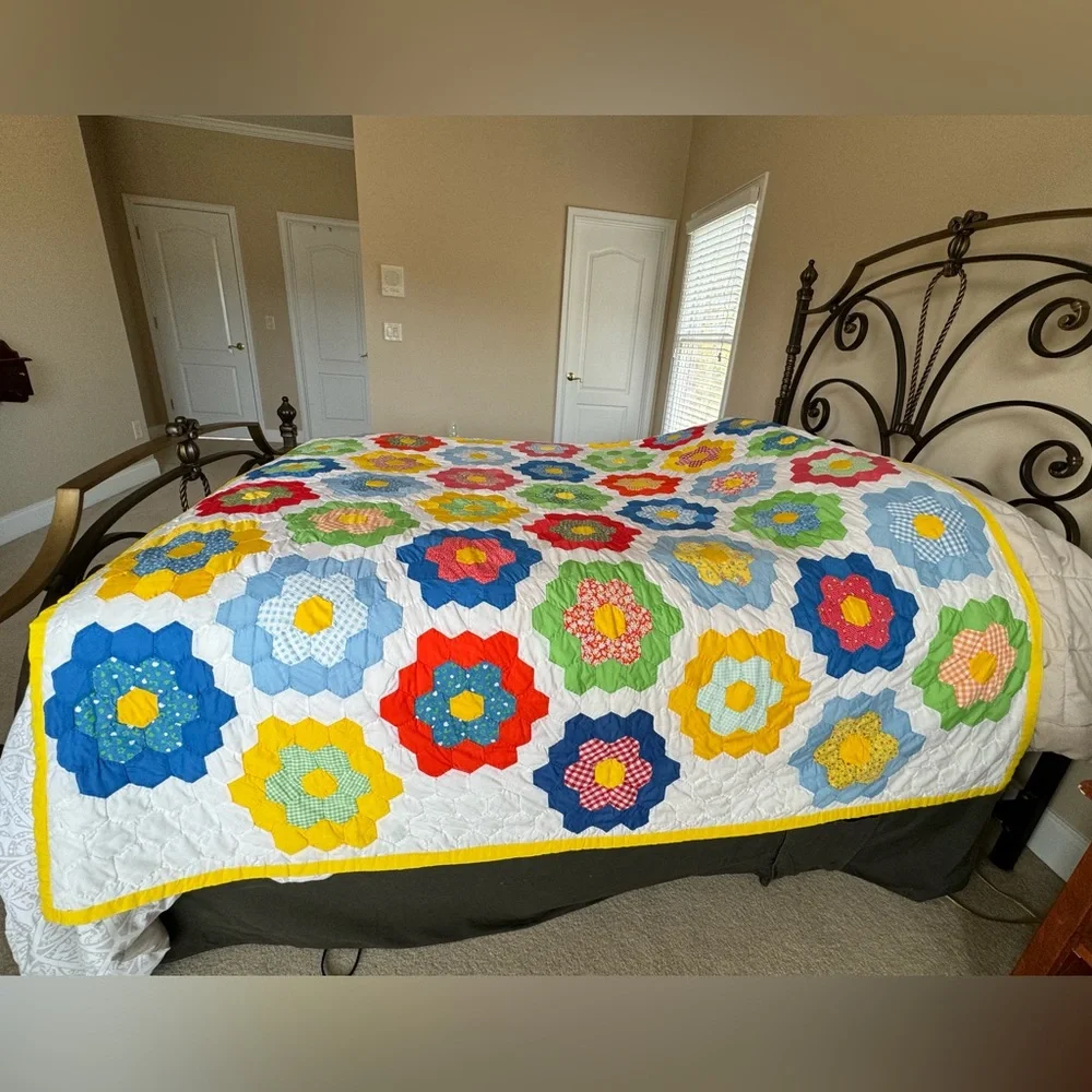Rare Vintage 1920’s Grandmother’s Flower Garden Hand Stitched 92”x72” Quilt